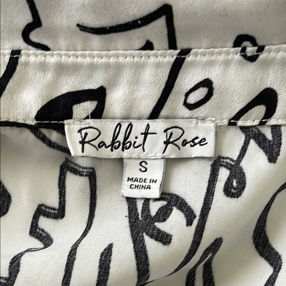 Rabbit Rose Small Abstract Black and White Women's Top - Picture 2 of 4